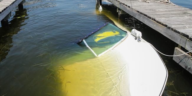 stop boat from flooding